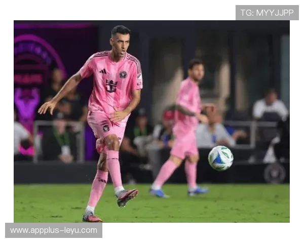 布斯克茨：西班牙防守中场的无声力量，掌控比赛节奏